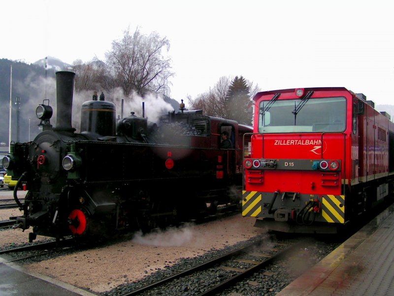 SCHWARZ-ROT, bzw. Lok3 u. D15 am Zillertalbahnhof im Duell; 080312