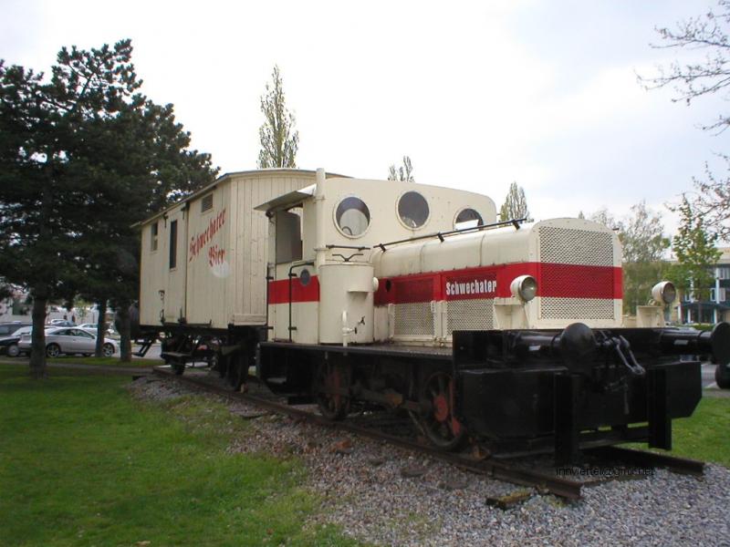 SCHWECHATER-Bierzug vor der Brauunion-Brausttte Schwechat (2005-04-26)