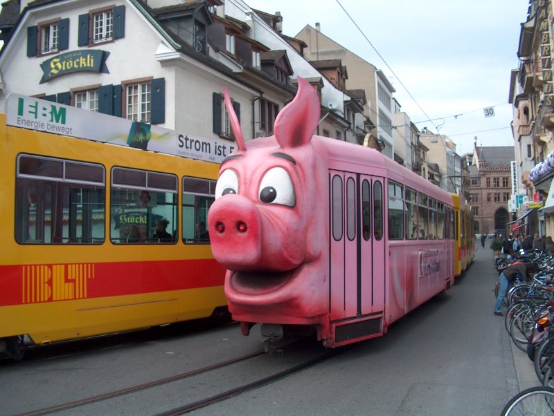 Schweinischer Anhnger der Basler Verkehrsbetriebe, mit Werbung der Kantonalbank.
Aufgenommen am 17.Mrz 2007 am Barfsserplatz in Basel