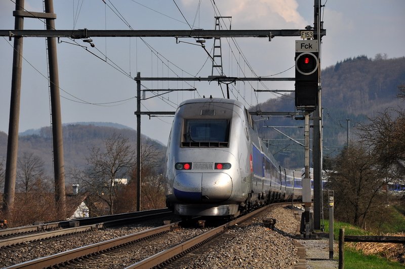 Schweiz - Bei Frick AG. Ein letztes Foto vom TGV 4410/4415 und ein aufregendes Erlebnis geht zu Ende. Wann kommt der TGV auf dieser Strecke mal wieder vorbei ? Ich wrde mich freuen, ihn demnchst wieder im Fricktal bestaunen zu knnen. 06.04.2009