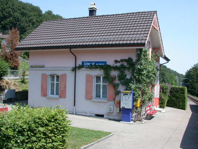 Schwendi bei Heiden ist der erste Haltepunkt Richtung Rorschach. (23.07.2003)