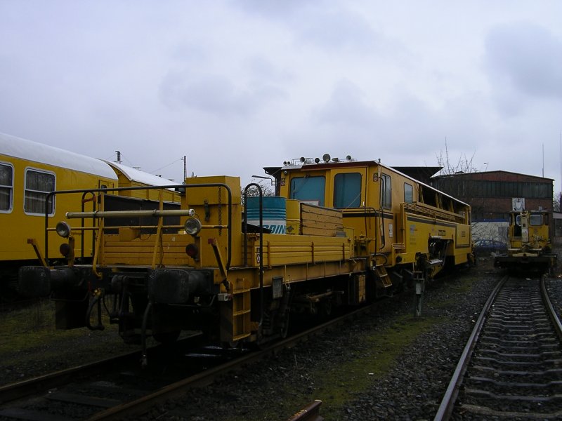 Schweres Nebenfahrzeug , Zweischwellen-Stopfmaschine ,
Nr. 97 4068 542 17-0 in Bochum.(22.03.2008)