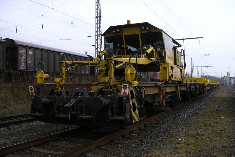 Schweres Nebenfahrzeug,Schienenladezug-Einrichtung-Portalkran,
Nr. 97 3001 325 00-18 in Bochum,(22.03.2008) 