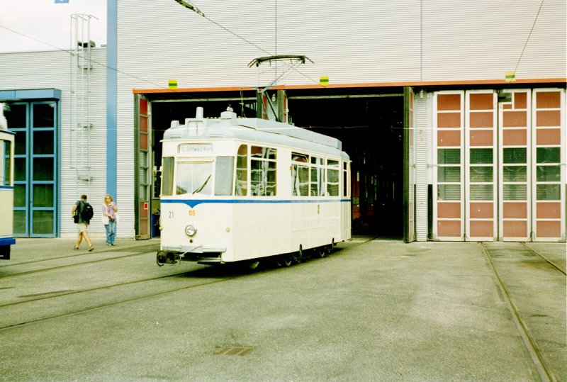 Schwerin 2003, Oldtimer-Straenbahn Gotha-HTw Nr. 21 der Linie 1 (ex. DDR)