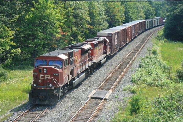SD90MAC Class DRF-43 verlsst mit einer Schwesterlok der Canadian Pacific Bala ON in Richtung Westkste; 17.08.2008