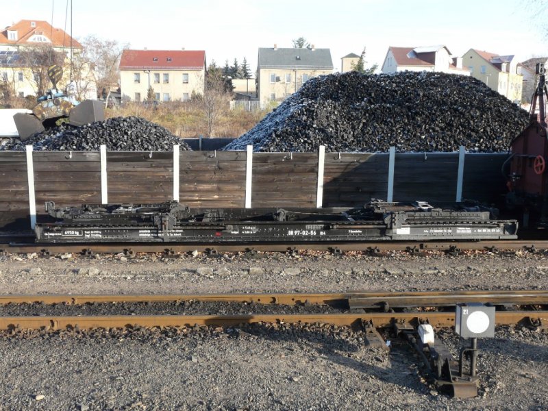 SDG / DR - Rollschemmel 97-05-56 im Bahnhofsareal von Radebeul am 09.12.2008