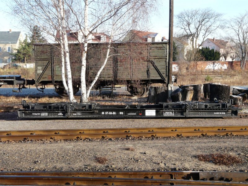 SDG / DR - Rollschemmel 97-08-86 im Bahnhofsareal von Radebeul am 09.12.2008