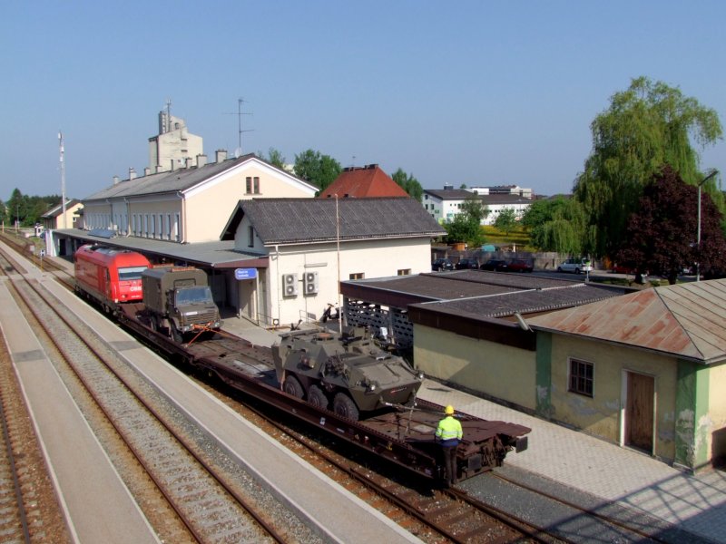 Sdmrrs31814935004-9 beladen mit U400 und 1Pandur wird zur Entladung bereitgestellt; 090503