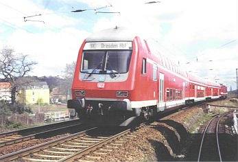 SE nach Dresden Hauptbahnhof in Freital-Heinsberg am 25.04.2001
Aufgenommen aus letzten Wagen der Schmalspurbahn Freital-Kipsdorf