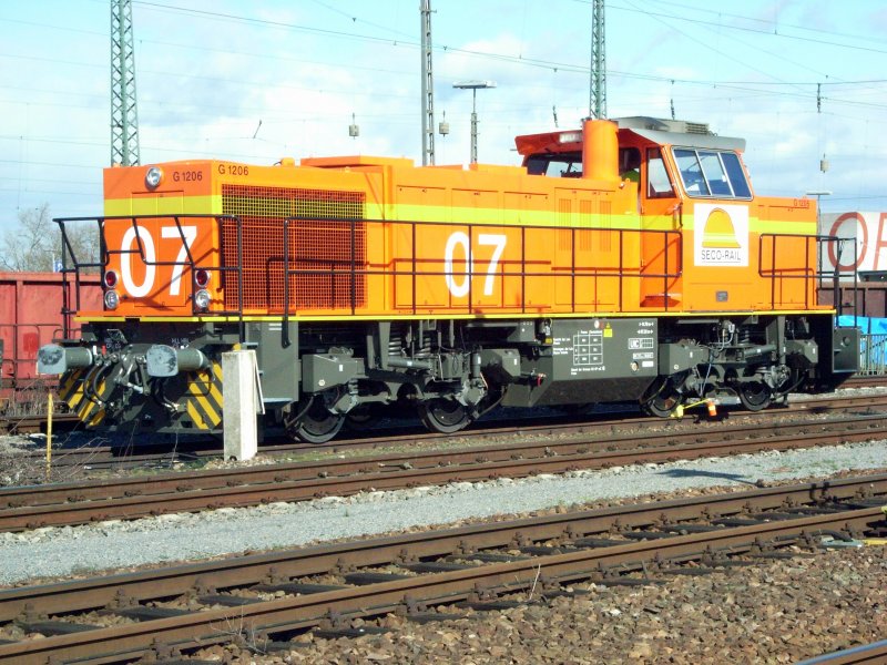 Seco-Rail Lok 07
MaK G 1206

Die Firma hat bei Vossloh  20 neue G 1206 bestellt, welche derzeit ausgeliefert werden. Die Loks sind in Deutschland und Frankreich zugelassen. Seco-Rail ist nicht nur als Baufirma ttig, sondern tritt auch als Open-Access Anbieter mit franzsischer Netzzulassung auf.

03.03.2007
Kehl