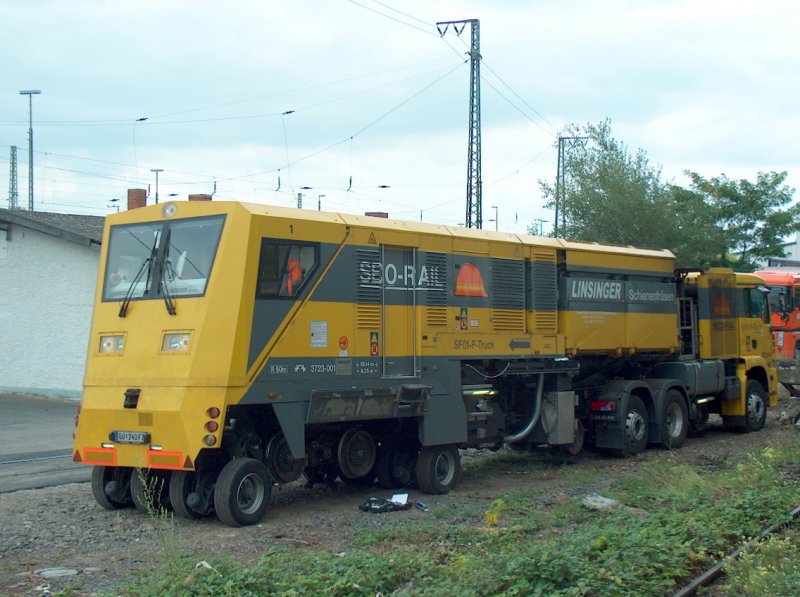 SECO RAIL MAN 26.480/SF 01-F-Truck (Linsinger Schienenfrse) in Wiesbaden-Ost Gbf. Sitz der Firma Seco Rail ist Chatou in Frankreich; 26.08.2008