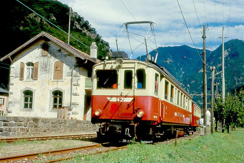 SEFT RhB Extrazug fr GRAUBNDEN TOURS 3209 von Grono nach S.Vittore am 29.08.1997 in S.Vittore mit AB Triebwagen ABe 4/4 42 - AAFM B 21. Hinweis: Blick auf Bahnhof

