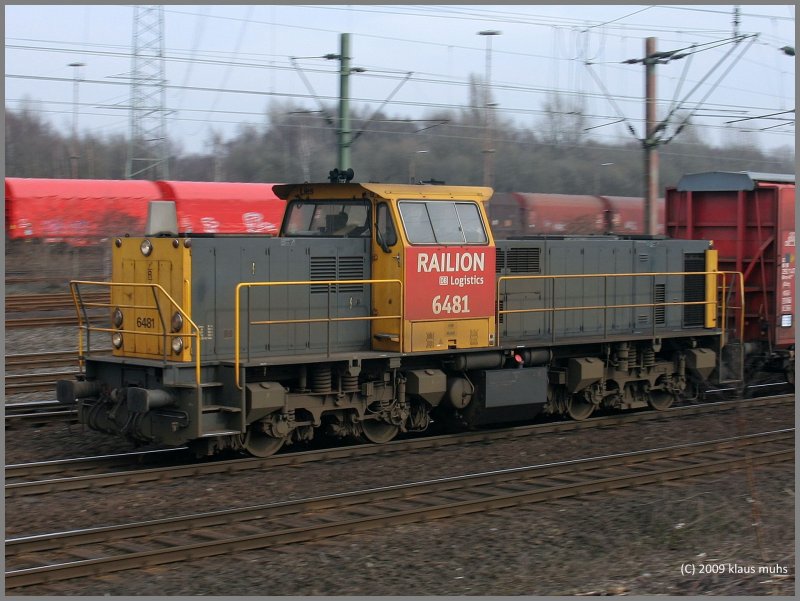 Seit dem 16.02.2009 ist die DE6400  6481  fr DB Schenker Rail Nederland N.V., Utrecht unterwegs und hat den sogenannten OPEL-Zug am Haken, der sonst immer von einer Class66 gezogen wird.   Gelsenkirchen-Bismarck  04.03.2009