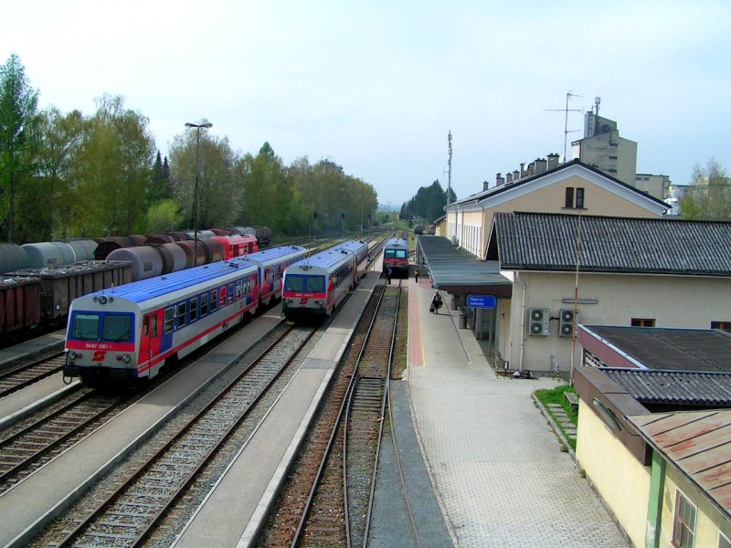 Seit dem offiziellen Einsatzende der BR2043 bernehmen 5047-Tandem (oder 3fach) diese Zugleistungen im Rieder-Kreuz, hier R5974 + R5991; 080421 
