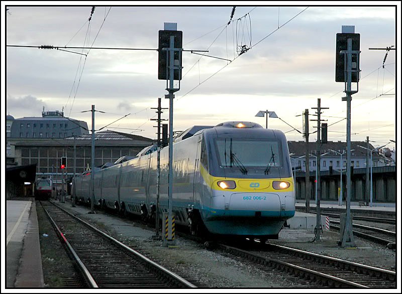 Seit Fahrplanwechsel im Dezember 2006 verkehren zwei Zugpaare zwischen Prag - Wien - Prag mit dem neuen CD-Pendolino. Die Aufnahme zeigt EC 74  Smetana   am 6.1.2007 bei der Ausfahrt aus Wien Sd-Ostseite nach Praha-Holesovice. 