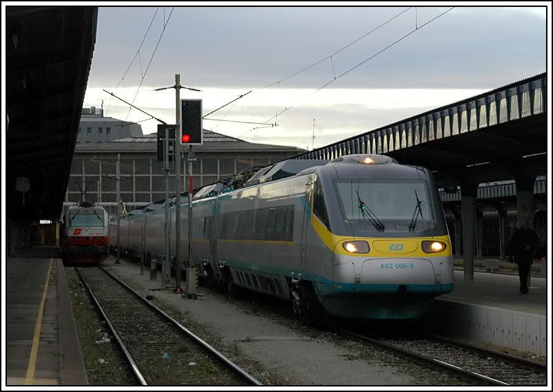 Seit Fahrplanwechsel im Dezember 2006 verkehren zwei Zugpaare zwischen Prag - Wien - Prag mit dem neuen CD-Pendolino. Die Aufnahme zeigt EC 74  Smetana   am 6.1.2007 kurz vor der Abfahrt aus Wien-Sd Ostseite nach Praha-Holesovice.