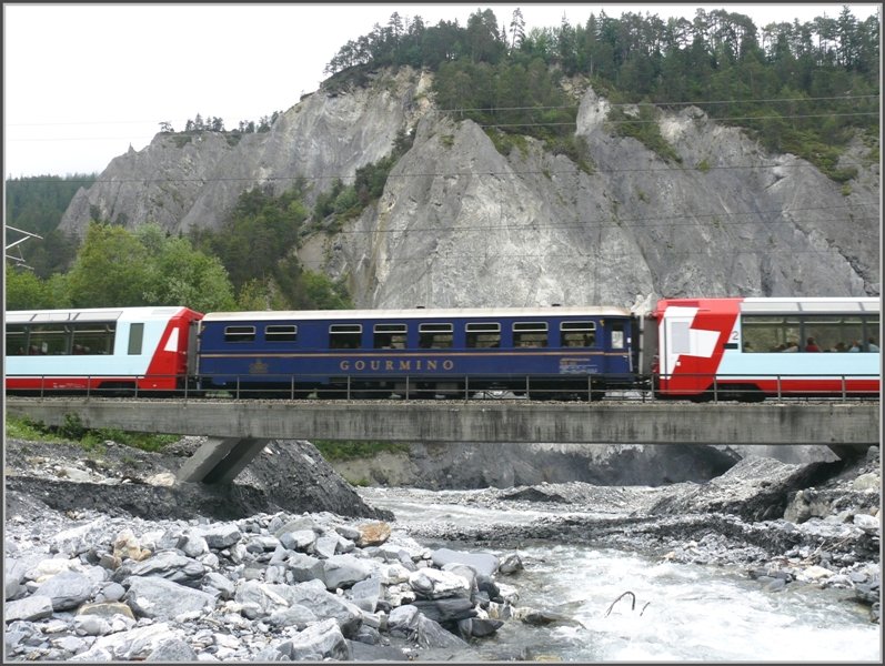 Seit Fahrplanwechsel fhrt in einem Zugsteil des Glacier Express wieder ein Speisewagen ber die Gesamtstrecke von St.Moritz bis Zermatt. (07.06.2008)