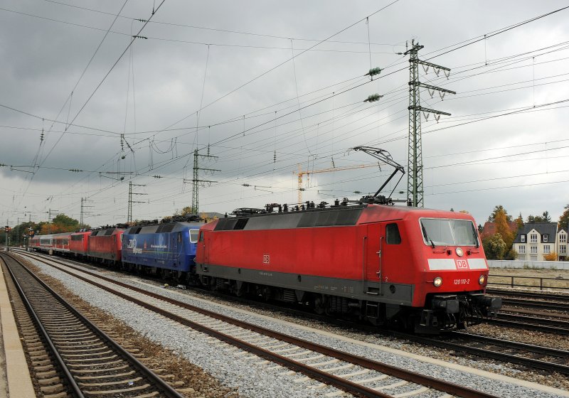 Seit langen ein bunter 1963 aus Frankfurt: 120 110 & 151 & 114 sowie 115 166 am 10.10.09 in M�nchen-Pasing