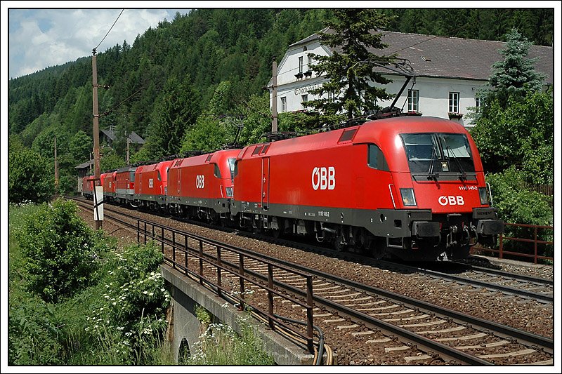 Seit Lokzug 89950 von Bruck an der Mur nach Wien t�glich f�hrt, kommt es sehr oft vor, dass nur ein oder zwei Maschinen diesen Zug bilden. am 1.6.2008 hatte er aber eine beachtliche L�nge und konnte von mir auf der Semmering S�drampe beim Edlach Hof fotografiert werden.