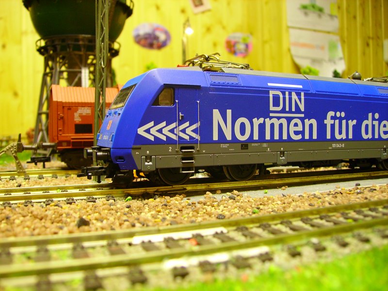 Seitenansicht von 101 043-8 von Fleischmann (824355)