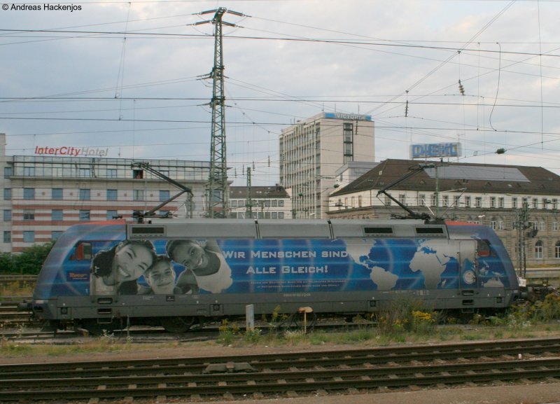 Seitenansicht von 101 102-2  Alle Menschen sind gleich  die den IC2161 nach N�rnberg gebrahct hatte 3.9.08. Das Bild enstand aus dem Zug