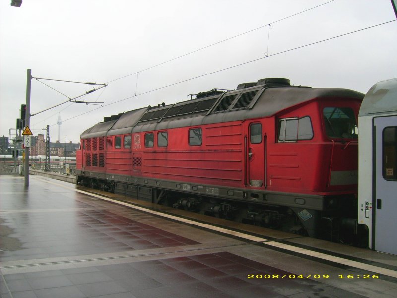Seitenansicht von 234 551. Sie stand am 09.04.08 mit dem Berlin-Warschau-Express im Berliner Hbf.