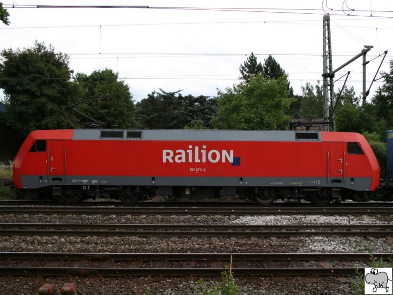Seitenansicht der Baureihe 152 073-3. Die Aufnahme entstand am 6. Juli 2008 in Pressig.