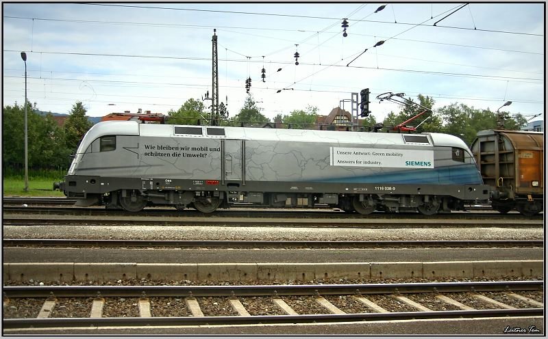 Seitenansicht des neuen BB Werbetaurus 1116 038 Siemens im Bahnhof Zeltweg.
4.7.2008