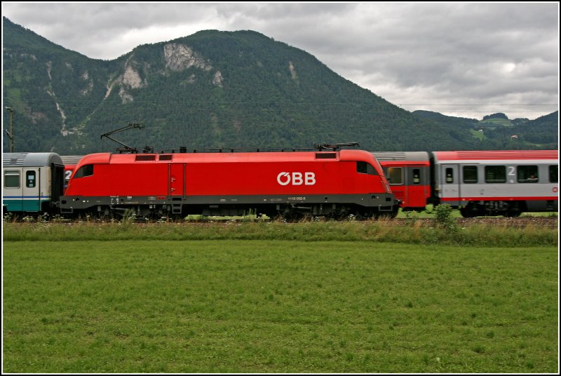 Seitenansicht der Wiener 1116 002, die hier am 06.07.07 den EC 87  TIEPOLO  von Mnchen zum Brenner bringt. Wie man sieht besitzt sie keine MAV Wippe mehr.