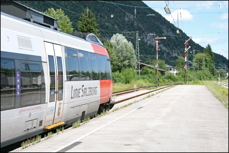 Seitenaufnahme des 4023 005  MARKTGEMEINDE OBERALM . Aufgenommen am 26.06.07 als RB 5068 (S3) von Berchtesgaden Hbf nach Schwarzach St.Veit.