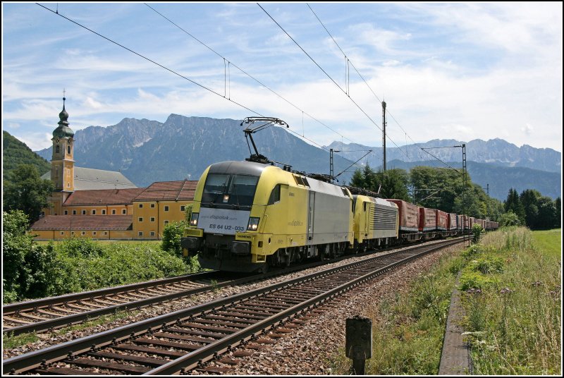 Selbst im Urlaub verfolgt mich das Heimatliche;-) ES64U2-033 und E189 917RT bringen den DGS 43138  W I N N E R - E X P R E S S  von Verona nach Mnchen. Dort wird RAILION DB Logistics den Zug bernehmen und weiter nach Wuppertal Langerfeld fahren.