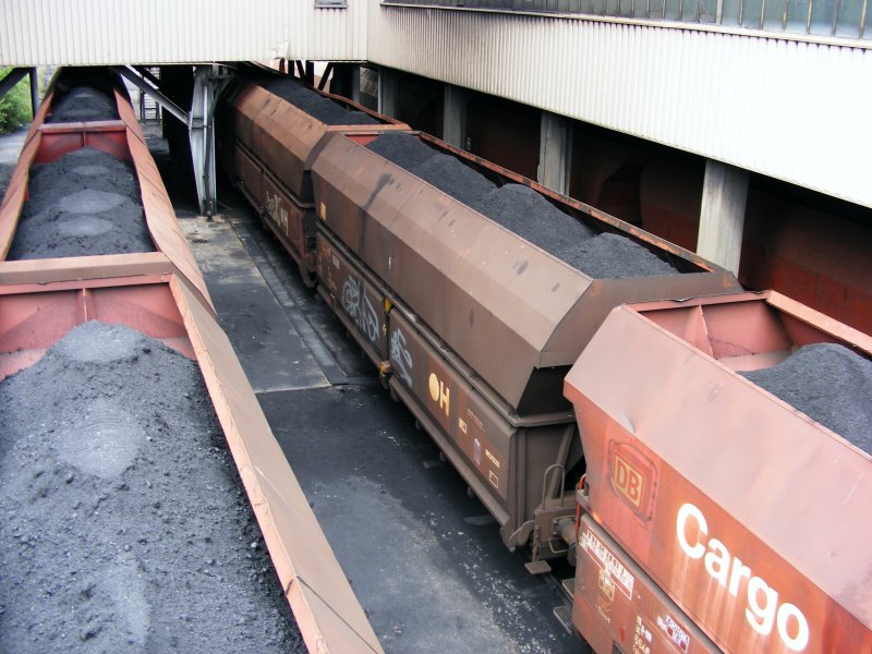 Selbstentladewagen im Verladebahnhof der Zeche Auguste Victoria 3/7 in Marl beim Tag der offenen T�r am 9. Mai 2009. 
