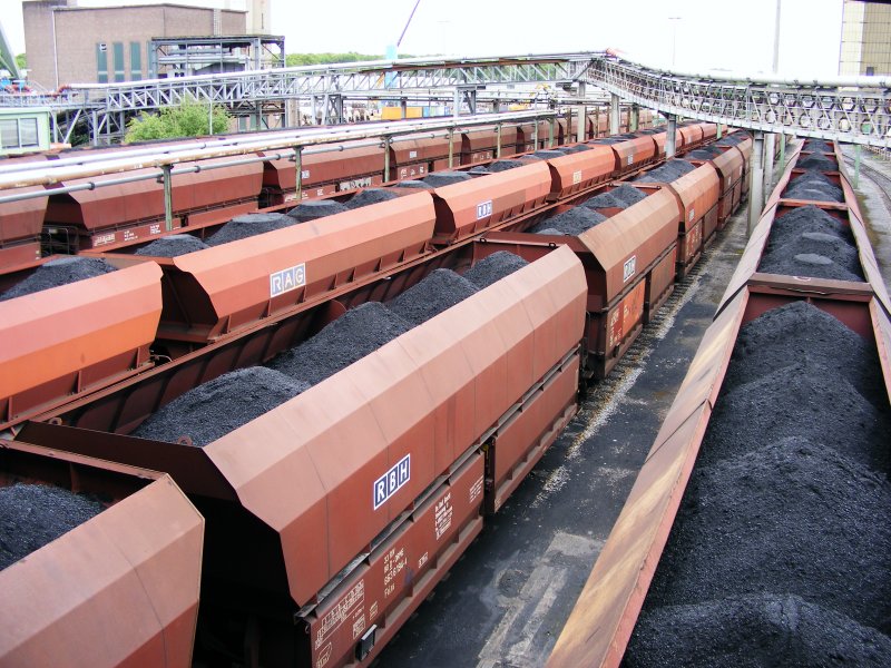 Selbstentladewagen im Verladebahnhof der Zeche Auguste Victoria 3/7 in Marl beim Tag der offenen T�r am 9. Mai 2009. 
