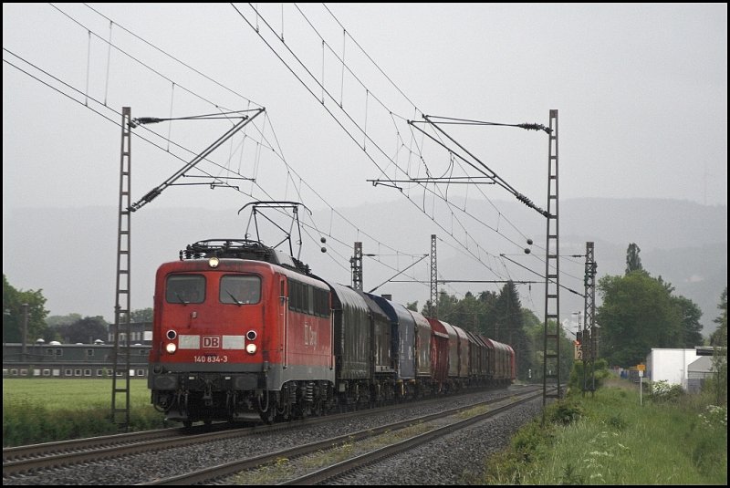 Selten sind die 140er geworden und damit auch der Einsatz auf der Ruhr-Sieg-Strecke. Am 15.05.2009 durfte die 140 834 den abendlichen Gterzug aus Finnentrop/Plettenberg zurck in Richtung Hagen schleppen. (15.05.2009)
