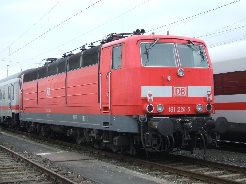 Seltener Besuch! BR 181 220-5 mit IC in Dortmund abgestellt.(15.12.2007)
