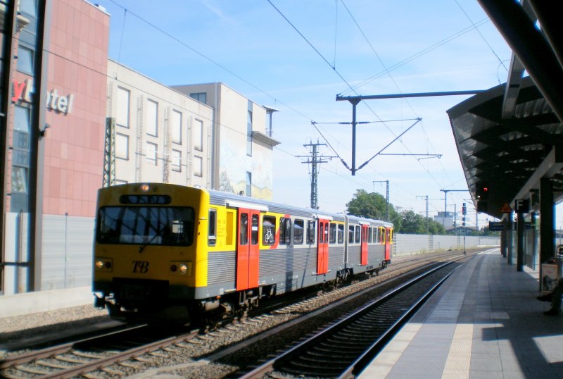 Seltener Gast in Thringen: Ein Triebwagen der Taunusbahn durchfhrt Erfurt Hbf. Der Triebwagen war vorher in den Gleisanlgen der ErfurterBahn zu sehen. 30.07.2008