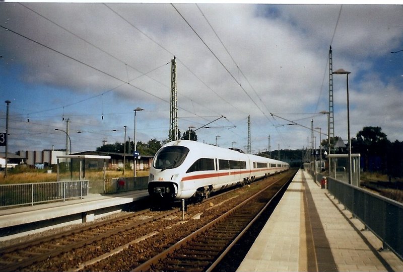 Seltener ICE-Einsatz auf Rgen.Im Oktober 2007 war ICE-T 411 061/561 als IC 2213 Binz-Stuttgart im Einsatz.Hier ist der Zug beim Halt in Bergen/Rgen.