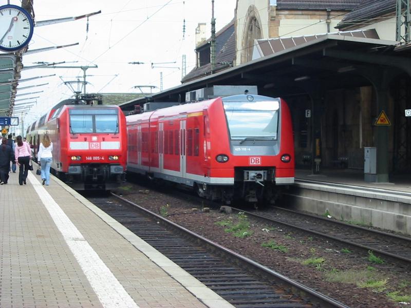 Seltenes Bild rechts die 425-110 nach Mainz und daneben die 146-005 dieses Treffe fand nur statt weil Gleis 4 und 5 gesperrt waren.