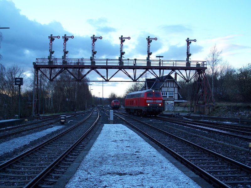 Seltenheit aber nicht gestern. Das Highlight des Tages 2x 218 im Gleisvorfeld von Bad Harzburg. Hinten 218 452 und vorne 218 450 (18.3.2008)