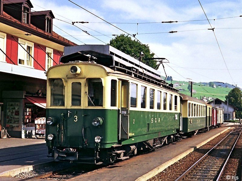 SGA-Triebwagen ABDeh4/4 Nr. 3 mit gemischtem Zug im Bahnhof Appenzell (27. September 1976).