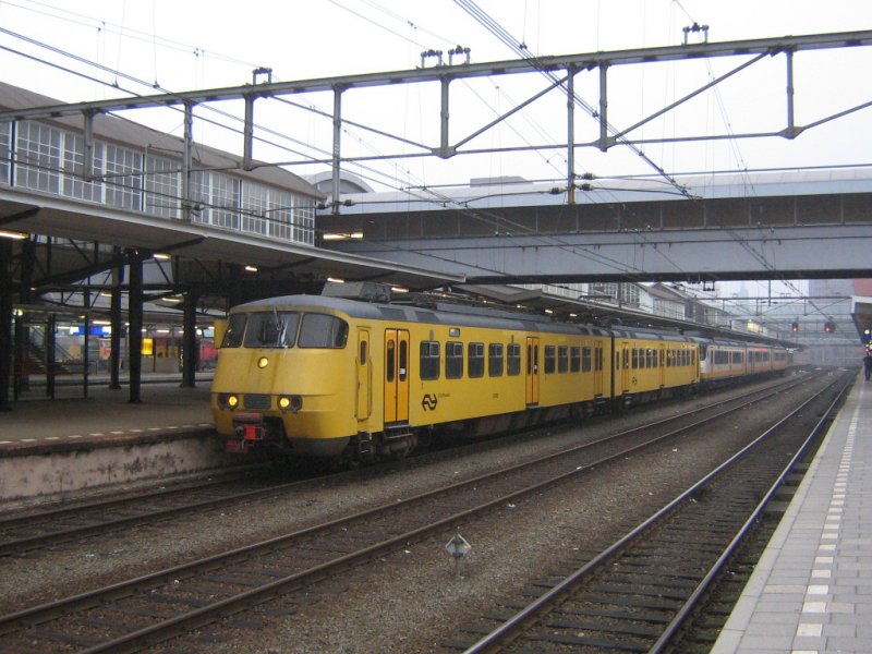 SGM 2002+SGMm 2959 als ledig materieel naar Amsterdam Centraal te Amersfoort - 14 oktober 2006