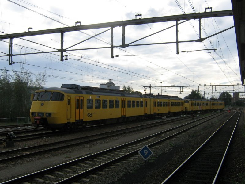 SGM 2023+2004 als trein 82205 (voor overbrenging naar Randers, Denemarken) uit Den Haag HS te Hengelo - 4 september 2006