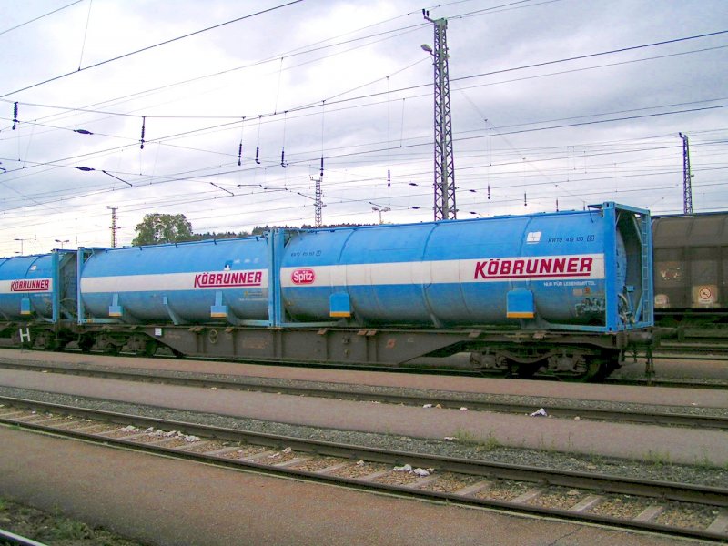 Sgnss (31 81455 2 258-3); beladen mit  Kbrunner-Spitz  Container am Bhf. Attnang Puchheim; 2006-10-02