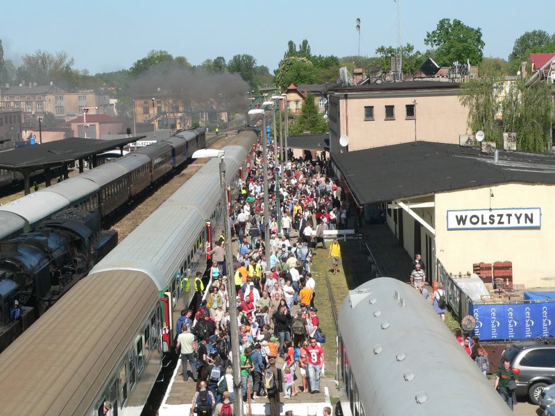 Sicher nicht jedermanns Sache sind berlaufene Eisenbahnfeste. Man kann aber Nischen finden und sich auf dem immer gleichzeitig mit der Parade stattfindenden Stadtfest vergngen. 2.5.2009