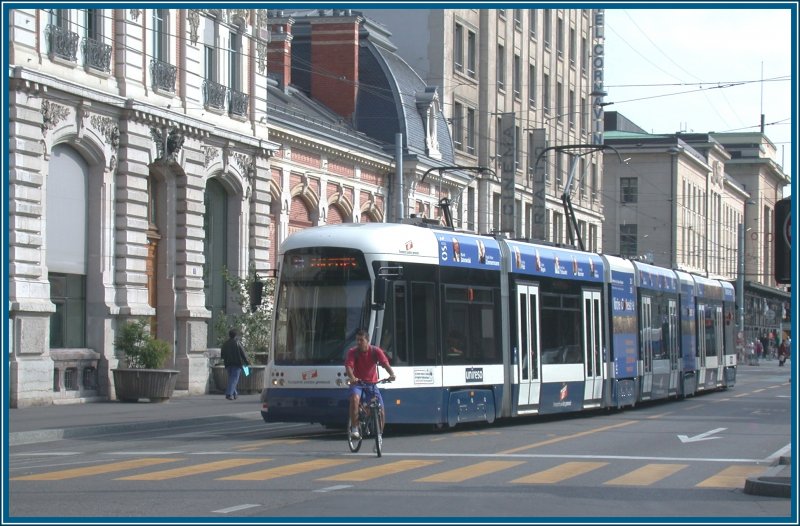 Siebenteiliger CityRunner vor dem Hotel Cornavin in Genve. (05.06.2007)