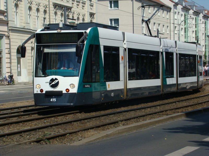 Siemens Combino Triebzug 415  Mdling  auf der Linie 94 nach Babelsberg - Fontanestrae. Aufgenommen am 04.06.08