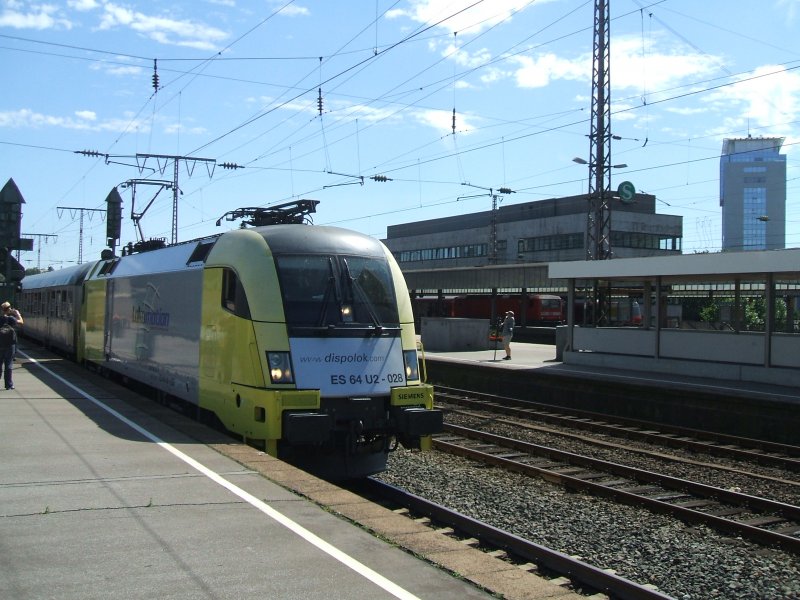 Siemens Dispo ES 64 U2-028 mit Sonderzug in Essen Hbf. bei der
Ausfahrt (05.08.2007)