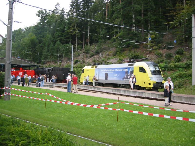 Siemens Dispolok ES 64 U2-096 (Typ Taurus) am 22.08.2004 beim Bahnhofsfest in Bad Herrenalb. 
