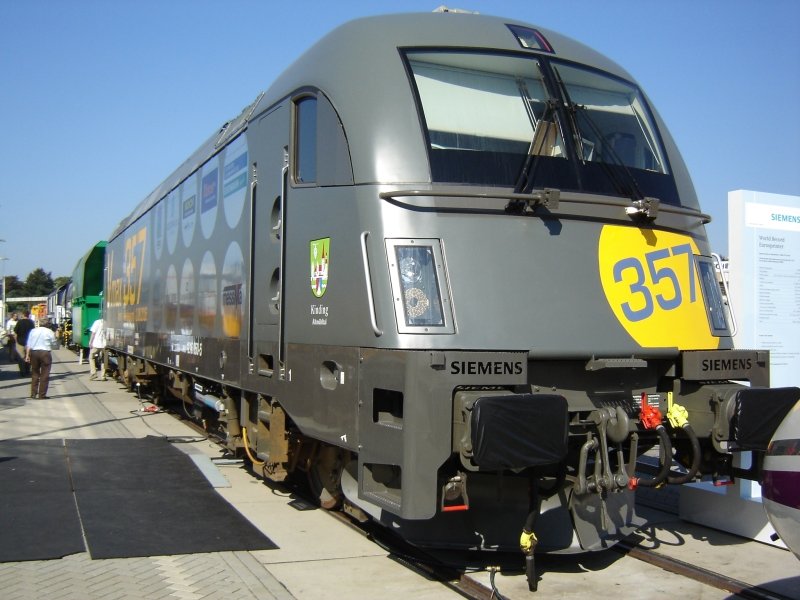Siemens Weltrekord Lok Taurus 3. Auf der InnoTrans 2006.