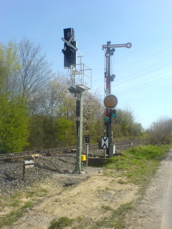 Signalanlage in der Nhe des Bahnhofs Mainz-Marienborn. (06.04.2007)